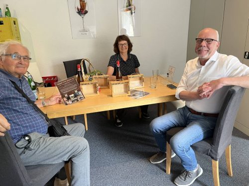 Übergabe der Spendenkistchen